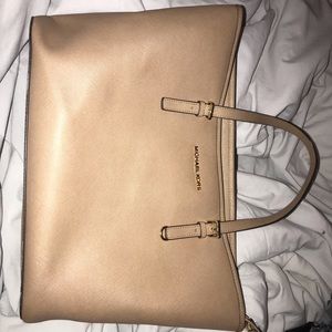 Authentic Michael Kors Purse!!